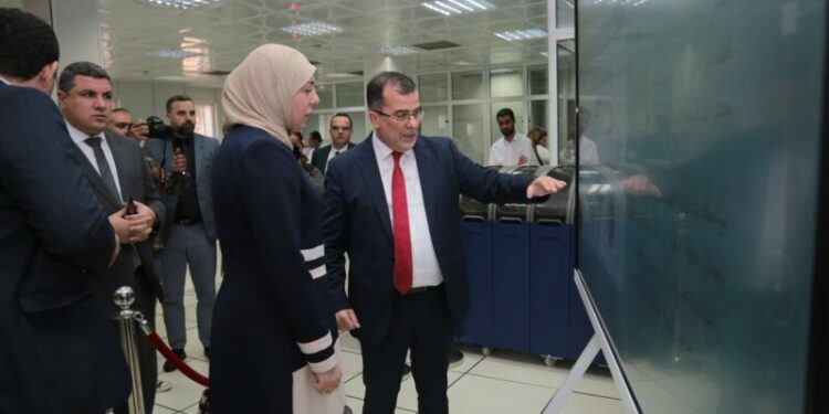 وزير العمل يقف على تجسيد مشروع الرقمنة