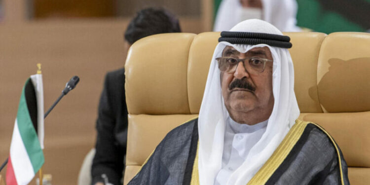 أمير الكويت يحل مجلس الأمة ويعلق مواد في الدستور