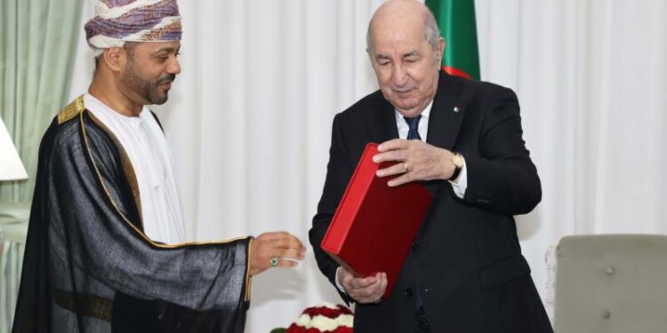 رئيس الجمهورية يستقبل وزير خارجية سلطنة عمان