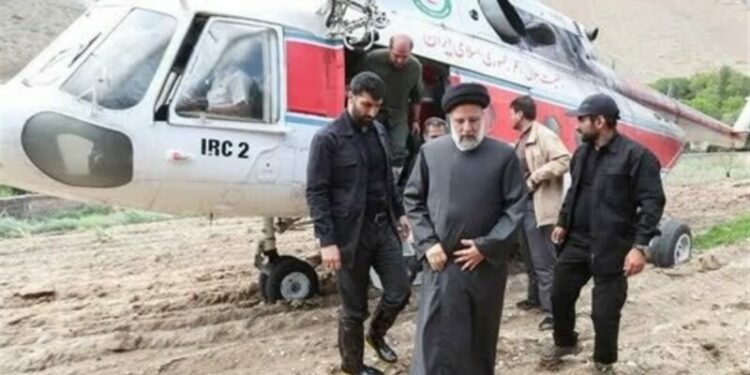 40 فريقا للرد السريع يبحثون عن مروحية الرئيس الإيراني