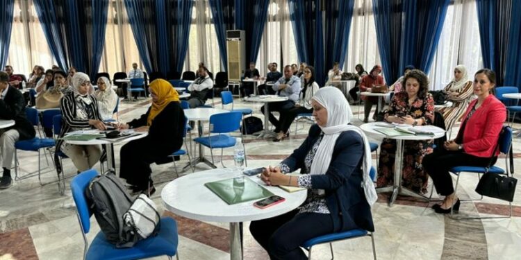 أول دورة تكوينية في تحرير العقود التجارية الدولية