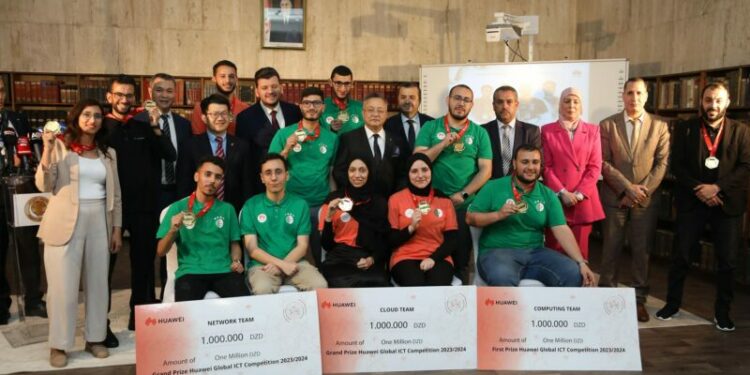 تكريم الطلبة المتوجين بالجائزة الكبرى لمسابقة “هواوي”