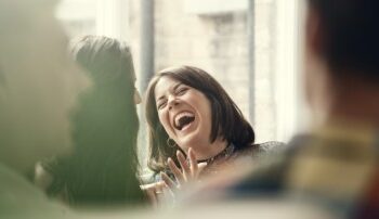 دراسة جديدة: الضحك قد يكون وسيلة علاجية