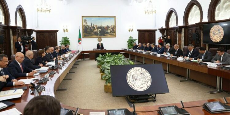 ملفات هامة على طاولة مجلس الوزراء