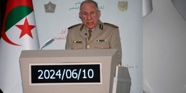 الفريق أول شنقريحة: صناعة محتوى رقمي حافظ للذاكرة الوطنية يعد رهانا أساسيا