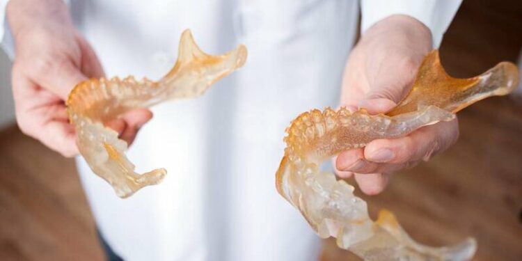ابتكار طرف اصطناعي للوجه والفكين