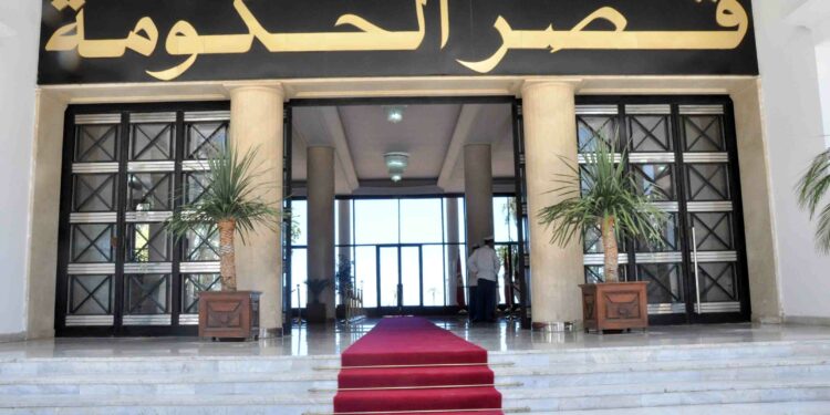 وزراء يردون على أسئلة النواب وآخرون في زيارات ميدانية