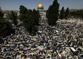 30 ألف فلسطيني يصلون الجمعة في المسجد الأقصى