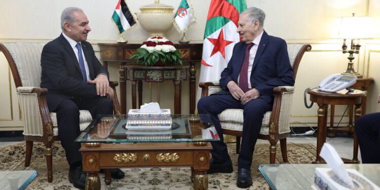 قوجيل يتباحث مع رئيس مجلس إدارة مركز الأبحاث الفلسطيني مستجدات الأوضاع في غزة