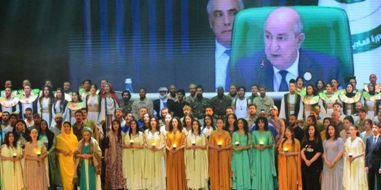 قبلة الأحرار.. عرض ضخم يحتفي بإشراقات الحرية