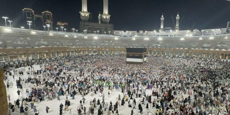 الشمس تتعامد على الكعبة وتخفي ظلها