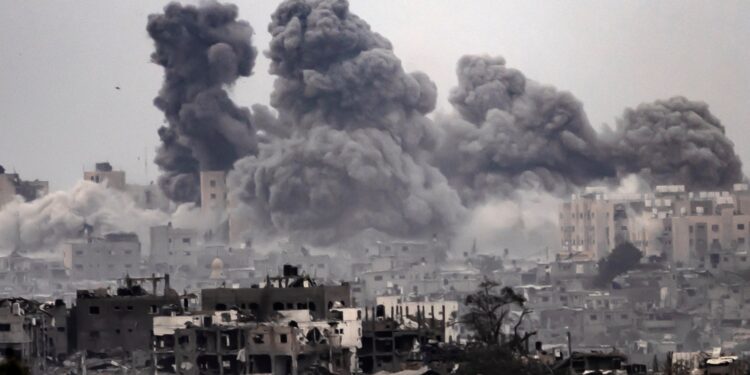 استشهاد 17 فلسطينيا في قصف مناطق عديدة بغزة