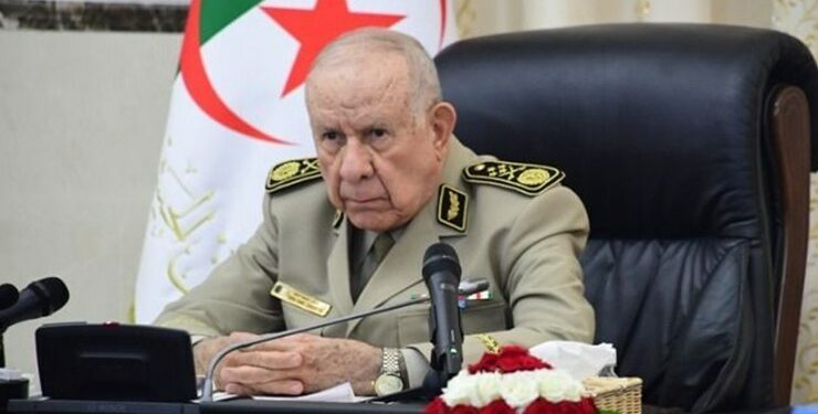 الفريق أول السعيد شنقريحة يهنئ سجاتي