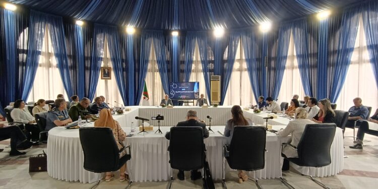 تنصيب أعضاء لجنة متابعة التجارة الخارجية