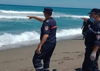 انتشال جثة غريق في البحر بالطارف