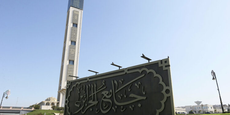 الوزير الأول النيجري يزور جامع الجزائر