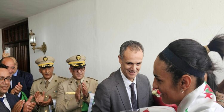 الوزير حماد يستقبل الوفد المشارك في ألعاب باريس