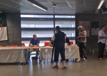 الجالية الوطنية تواصل آداء واجبها الانتخابي