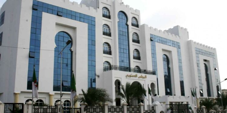فوجا عمل بالمحكمة الدستورية لدراسة طعني أوشيش وحساني