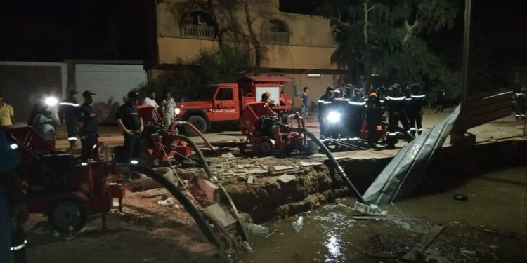تقلبات الطقس.. انقاذ 19 شخصا في البيض وبشار وتندوف