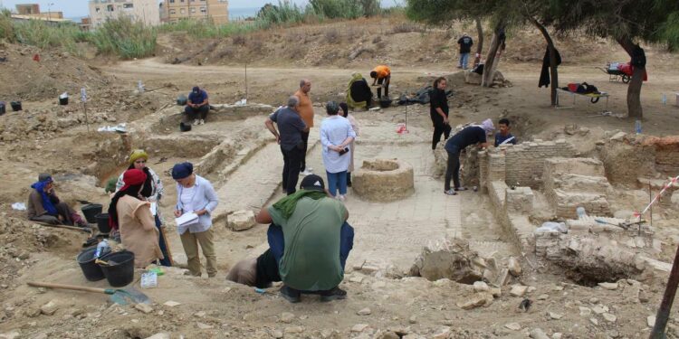 اكتشاف معالم أثرية بموقع مرسى الدجاج في زموري