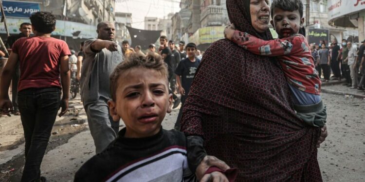 استشهاد 12 فلسطينيا في قصف صهيوني لثلاثة منازل في غزة