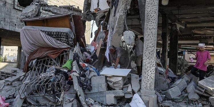 استشهاد 4 فلسطينيين في قصف مدرسة تؤوي نازحين بغزة