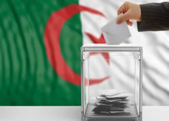 هبة الجزائريين إلى صناديق الاقتراع استجابةً لنداء الوطن