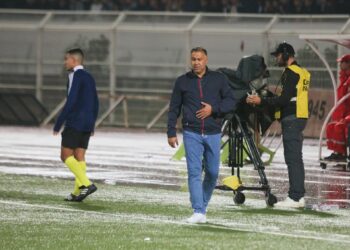 بن دريس يهنئ لاعبي الوفاق بالفوز الأول
