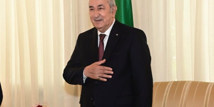 المواطنون يعبرون عن فرحتهم بفوز الرئيس تبون بعهدة جديدة