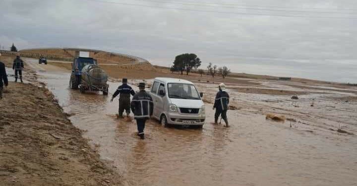 وفاة شخص وإنقاذ 21 آخرا في ارتفاع منسوب مياه الأودية بتلمسان