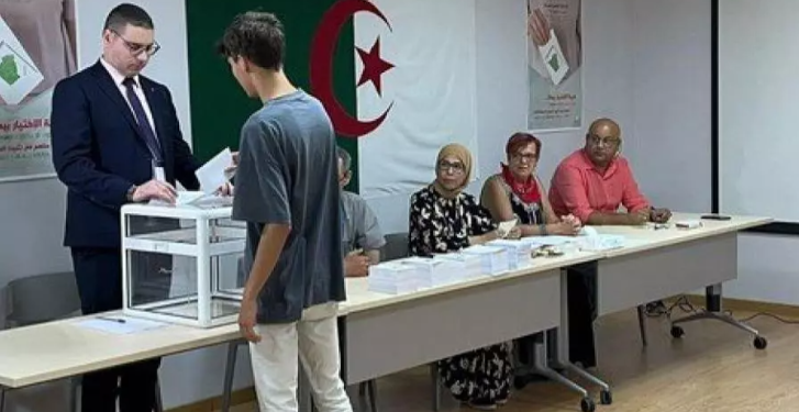 رئاسيات.. إقبال أبناء الجالية للضاحية الشمالية لمرسيليا على مكاتب التصويت