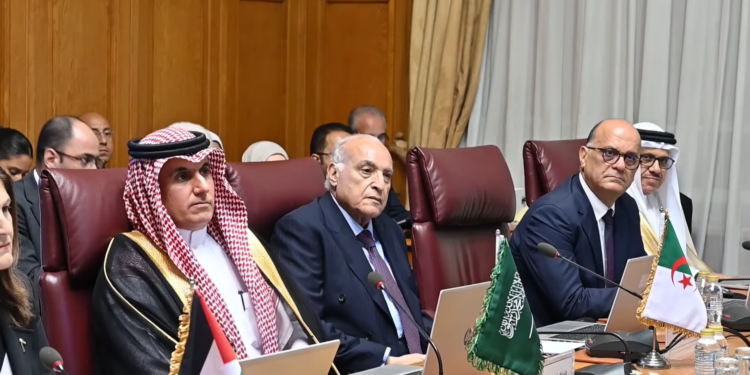 عطاف في اجتماع خاص بمواجهة سياسات صهيونية في القدس