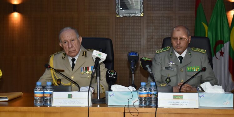 الفريق أول شنقريحة يتباحث مع قائد الجيوش الموريتانية مسائل ذات الاهتمام المشترك