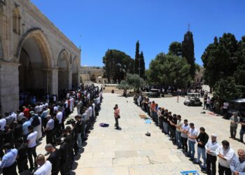30 ألف فلسطيني يصلون الجمعة في المسجد الأقصى