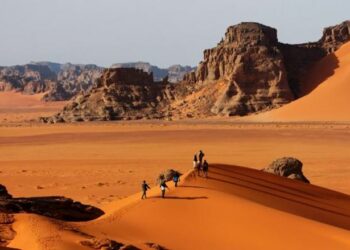 السياحة الصحراوية بالجزائر.. عملاق ينتفض