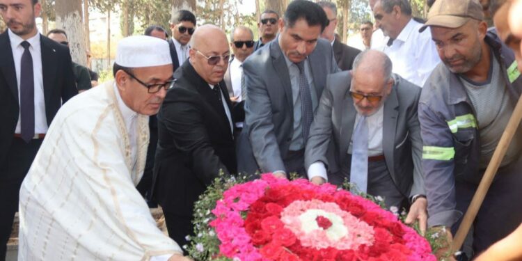 جثمان المجاهد محمد العربي الزبيري يوارى الثرى بمقبرة قاريدي بالعاصمة