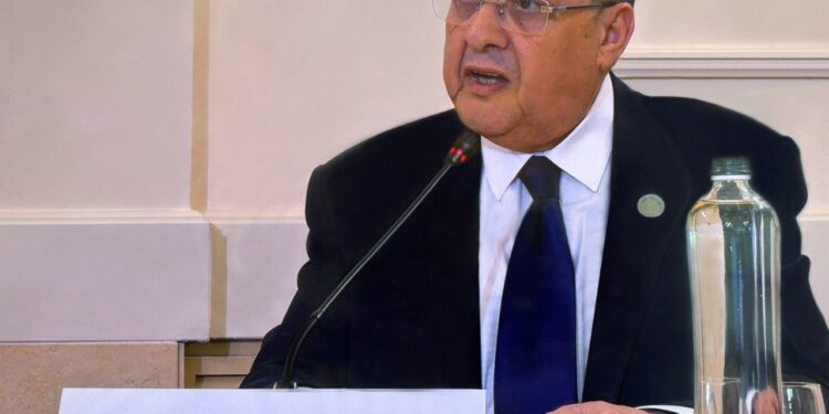 وزير الداخلية يتحادث مع نظيره الإيطالي
