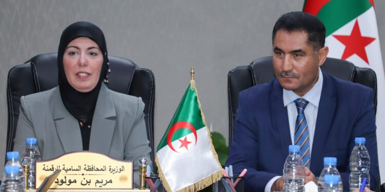 عرض مشروعين لقطاع الاتصال أمام المحافظة السامية للرقمنة