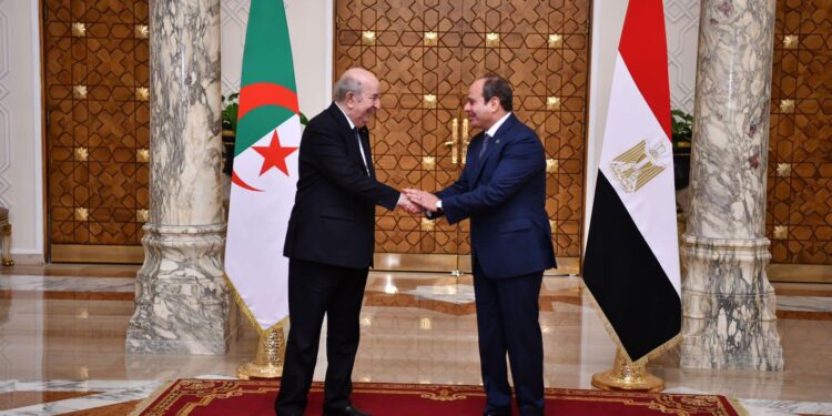 رئيس الجمهورية يشيد بالعلاقات الوطيدة بين الجزائر ومصر