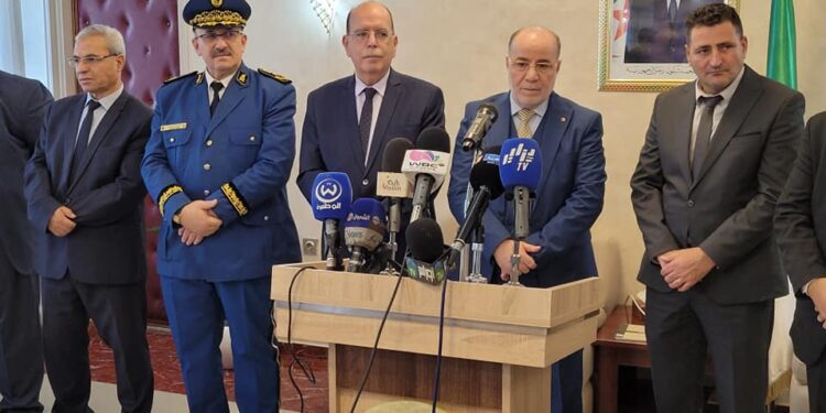 بلمهدي يؤكد على أهمية الحفاظ على المخطوطات القديمة