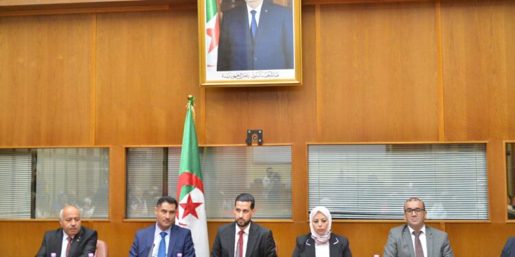 وزير الاتصال يعلن عن مشاريع وإصلاحات من خلال مشروع قانون المالية
