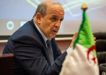 محافظ بنك الجزائر: التوترات الجيوسياسية قد تهدد آفاق الاقتصاد العالمي