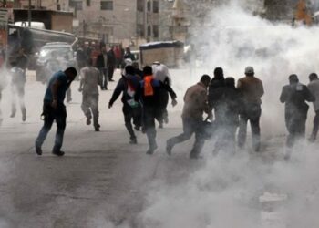 الاحتلال الصهيوني يُقنبل بيت لحم بالغاز السام    