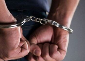 توقيف شخصين بتهمة تزوير العملة الوطنية والمتاجرة بالأسلحة في باتنة