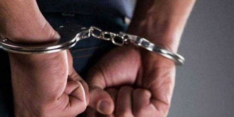 توقيف شخصين بتهمة تزوير العملة الوطنية والمتاجرة بالأسلحة في باتنة