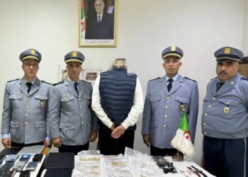حجز كمية من الذهب وهواتف ذكية بمطار عنابة