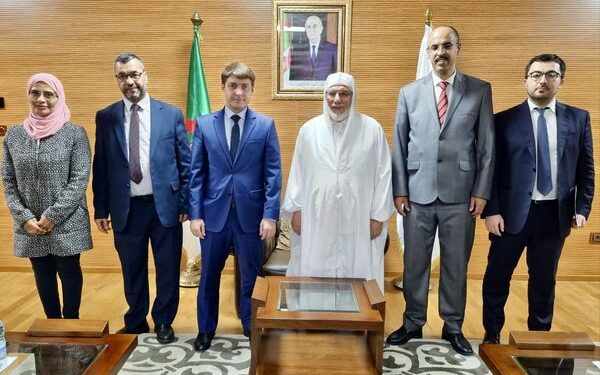 عميد جامع الجزائر يستقبل وفدا روسيا