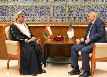 عطاف يستقبل سفير سلطنة عُمان