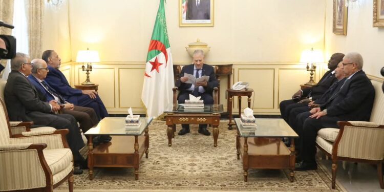 قوجيل يستقبل مجموعة من أعضاء المؤسسة الجزائرية للبرلمانيين السابقين